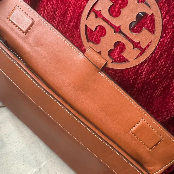 Authenthic Tory Burch Miller clutch in excellent condition!! - Picture 5 of 10